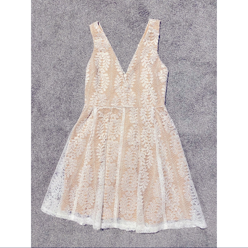 Lulus Sleeveless White Lace Dress Size Small